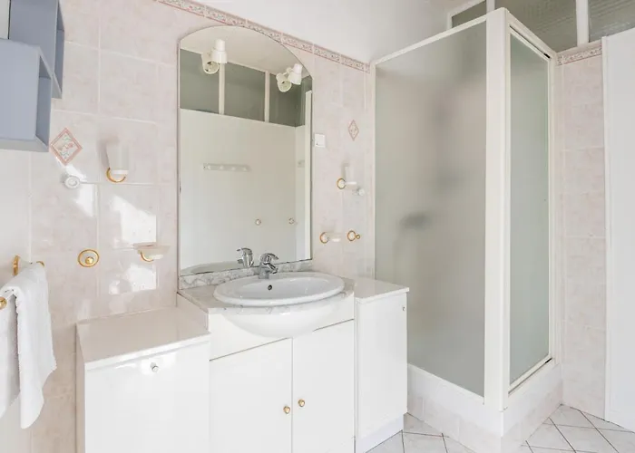 La Jonquille 생 바스트 라 우게